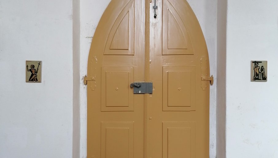Erneuerung_Kirchentüren_Großwig_1 (Evangelisches Kirchspiel Süptitz)