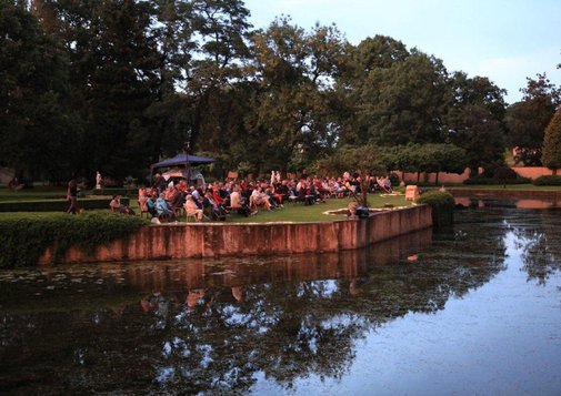 STO_Foerderung_2011_Schlosspark-Theaterprojekt_'Lissi_und_der_Tanz'_5 (Theatre de Luna).jpg